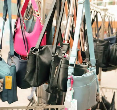 Why Are Lightweight Shoulder Bags Gaining Popularity?